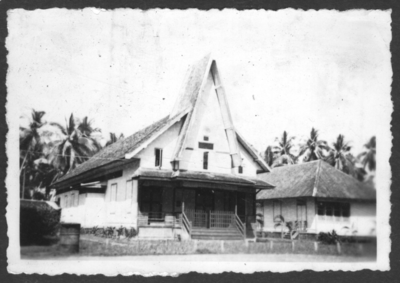 208338 Een kerkje in het bisdom Banjarmasin op Borneo
