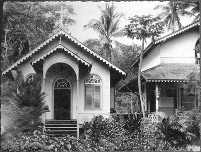 208504 De kerk te Pamangkat op Borneo