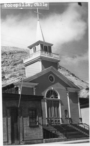 208552 De kerk van de parochie van OL Vrouw van de Carmel te Tocopilla in Chili