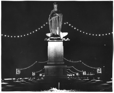 218013 Onthulling van het standbeeld van mgr. Hamer op 28 september 1902 te Nijmegen