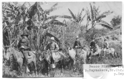218032 De Bauco Mission op de Philippijnen: pater Raymakers, broeder Hulsbosch, pater Sepulchre en pater Verbeek