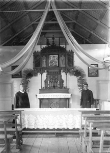 186024 Interieur kerk te Reijnsdorp, Commewijne (Suriname)
