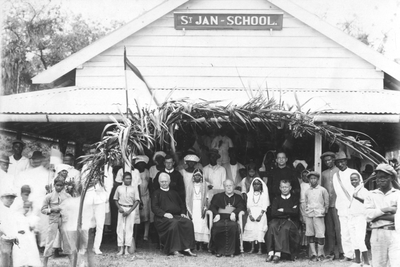 186040 De Sint Jans school te Bethanië, Saramacca (Suriname)