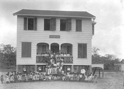 186046 Theodorusschool te Nickerie (Suriname)