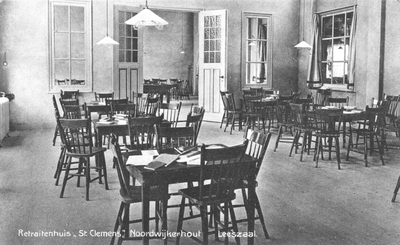 186378 Leeszaal in het Sint Clemensretraitenhuis te Noordwijkerhout
