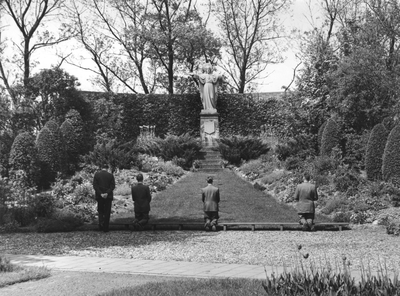 186385 Heilig Hartbeeld in tuin van het Sint Clemensretraitenhuis te Noordwijkerhout