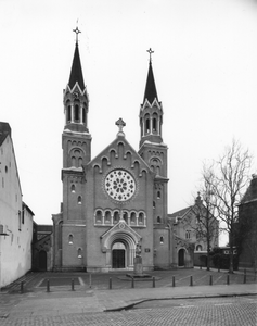 186420 Vooraanzicht kloosterkerk Roosendaal