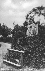 186435 Beeld Koningin van de Vrede in de tuin van het retraitehuis Sint Gerardus te Seppe