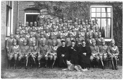 186441 Militaire politie op retraite in het Sint Gerardus retraitehuis te Seppe