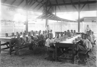 186452 Eetzaal van de Majella Stichting voor lepra-patiënten te Paramaribo (Suriname)
