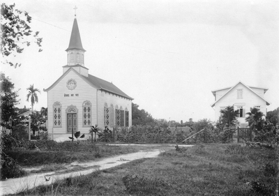 186469 Het nieuwe kerkje van de paters te Raipur (Suriname)