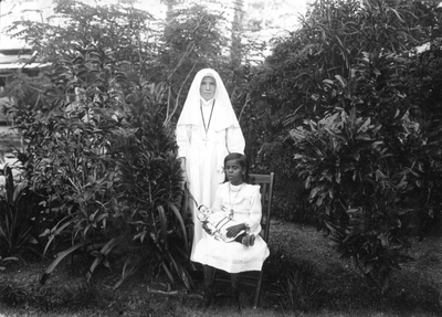 186477 De tuin van de Majella Stichting voor lepra-patiënten te Paramaribo (Suriname)