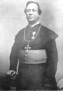 186478 Monseigneur Wulfingh, stichter van de Majella Stichting voor lepra-patiënten te Paramaribo (Suriname)