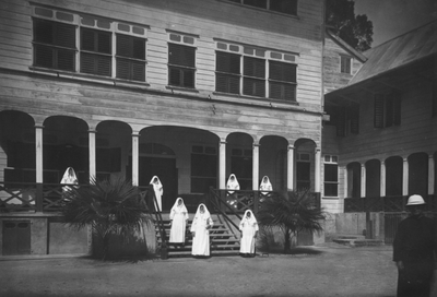 186484 Klooster van de zusters van liefde van Tilburg bij de Gerardus Majella melaatsenkolonie te Paramaribo (Suriname)