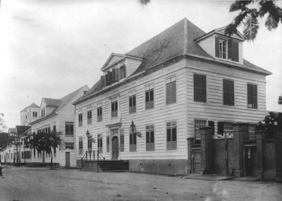 186538 Het klooster van de zusters van Roosendaal te Paramaribo (Suriname)