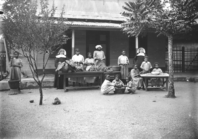 186539 Het weeshuis van de zusters van Roosendaal te Paramaribo (Suriname)