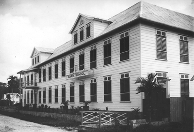 186540 Het klooster van de zusters van Roosendaal te Paramaribo (Suriname)