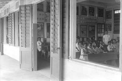 186557 Interieur van de Sint Bonifatiusschool te Paramaribo (Suriname)