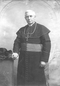 186570 Monseigneur C. Meeuwissen grondlegger van het Sint Vincentius ziekenhuis te Paramaribo (Suriname)