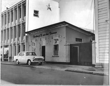 186636 Drukkerij H. van den Boomen tussen de Grote Pastorie en De Hoeksteen, Gravenstraat 19 Paramaribo (Suriname)