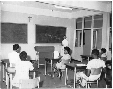 186670 Klaslokaal van het Petrus Donders seminarie te Paramaribo (Suriname)