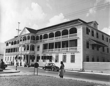 186671 De grote pastorie op de Gravenstraat 21 te Paramaribo (Suriname)