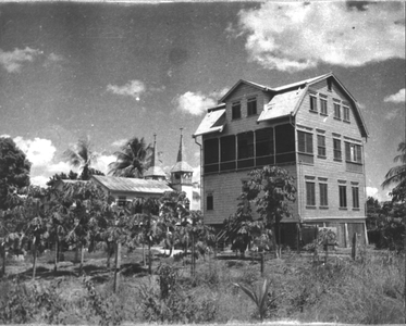 186677 Klooster en kerk te Groningen (Suriname)