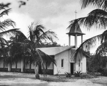 186679 Stenen Boslandkerk te Moengotapoe (Suriname)