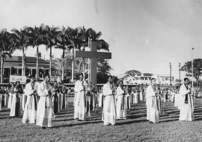 186685 Zilveren priesterfeest van monseigneur St. Kuijpers CssR, de priestergroep te Paramaribo (Suriname)