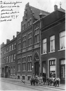 186809 De eerste parochieretraite in Nederland werd gepreekt in het St. Vincentiusgebouw te Roermond