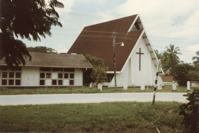 186928 De nieuwe RK kerk te Nickerie (Suriname)