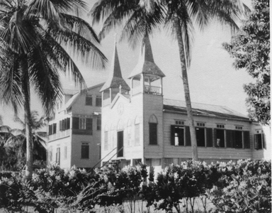 186963 Kerk en pastorie te Groningen (Suriname)