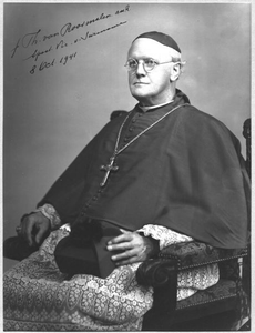 186986 Monseigneur Th. van Roosmalen, apostolisch vicaris van Nederlands Guyana-Suriname en titulair bisschop van ...