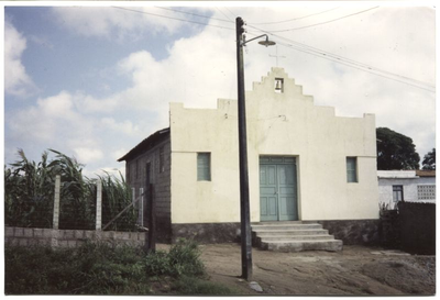187036 Kerk zonder toren maar wel een klok te Paixa d'Agra (Brazilië)