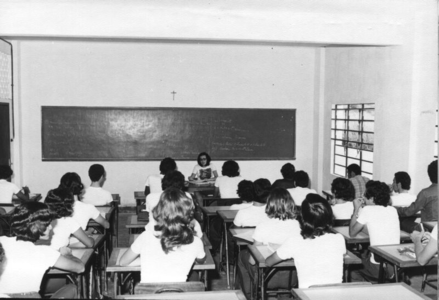 187098 Klaslokaal in de technische school van de Redemptoristen bij de Universiteit van Campina Grande te Pernambuco ...