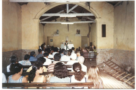 187105 Zondagsmis in de kapel te Terra Vermelha (Brazilië)