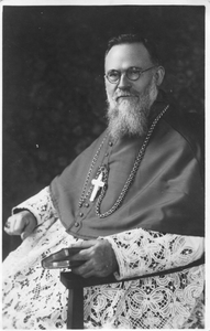 212030 Mgr. Hubert Paulissen, bisschop van Kumasi (Ghana) van 1933 tot 1951