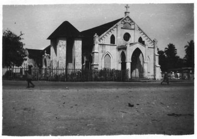 212039 Vooraanzicht kerk te Keta (Ghana)