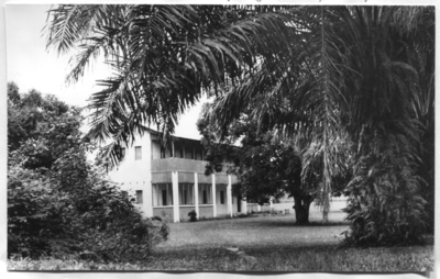 212152 Zijaanzicht slaapzaal en studiezaal van het seminarie te Amisano (Ghana)