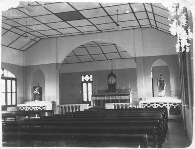 212173 Interieur kapel van het St. Augustinuscollege te Cape Coast (Ghana)