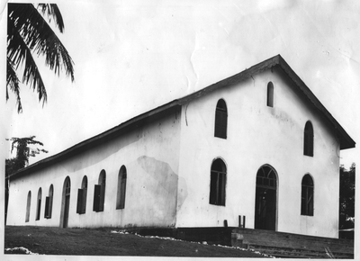 212180 Vooraanzicht kerk te Brakwa (Ghana)