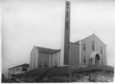 212208 Zijaanzicht kerk te Sekondi (Ghana)