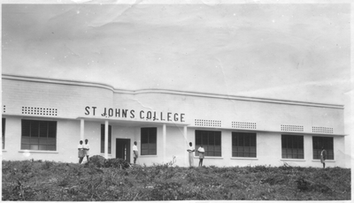 212209 Vooraanzicht St. John's college te Sekondi (Ghana)