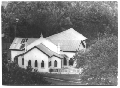 212221 Bovenaanzicht kerk te Tarkwa (Ghana)