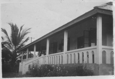 212222 Zijaanzicht missiehuis te Tarkwa (Ghana)