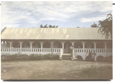 212285 Zijaanzicht missiehuis te Elmina (Ghana)