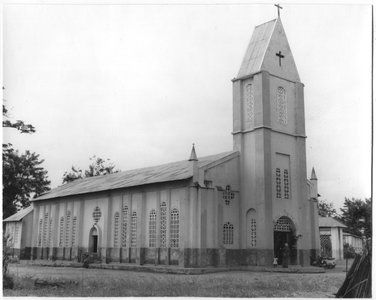 212301 Vooraanzicht kerk te Assahoun (Togo)