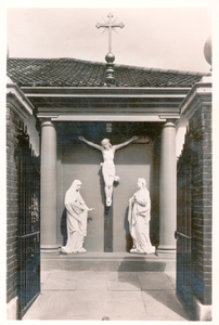 198014 De calvarieberg in de St. Thomas More kerk, Swiss cottage te Londen