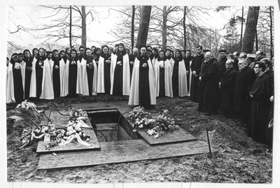 102054 De begrafenis van pater Sebastianus van Nuenen
