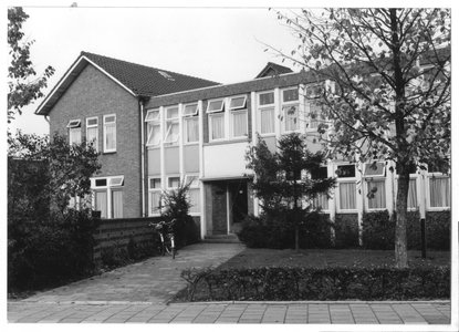 102100 Hoofdingang van het klooster aan de Veestraat te Sittard